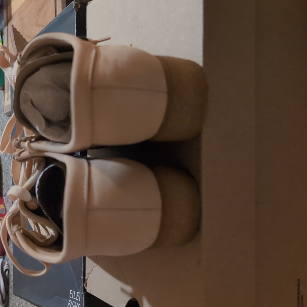 Clarks Wallabee Beige Loafers with Bow Detail - Picture 4 of 5